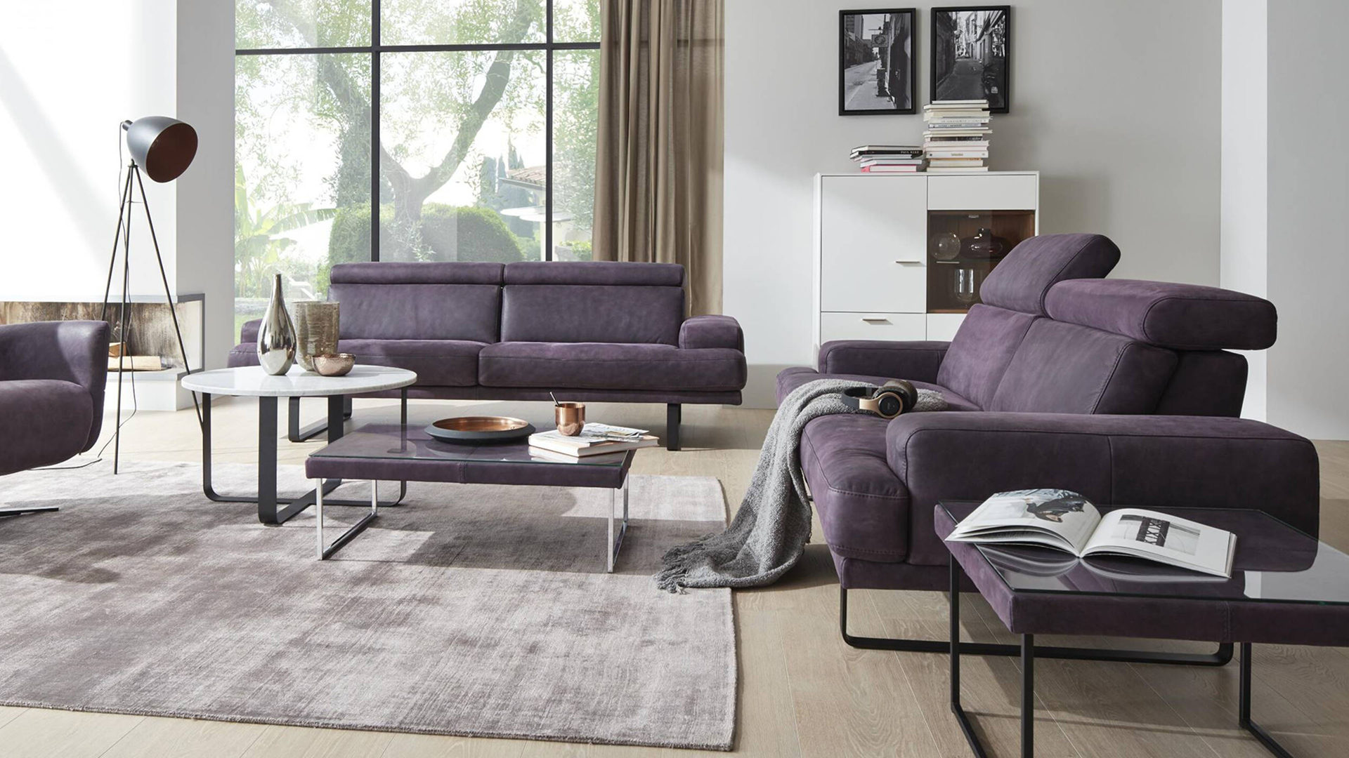 3-2 (auch 2,5) K+w polstermöbel | il aus Leder in Lila Interliving Sofa Serie 4152 – Ledergarnitur purplefarbenes Nubukleder Bison 90 & schwarzer Metallfuß – zweiteilig