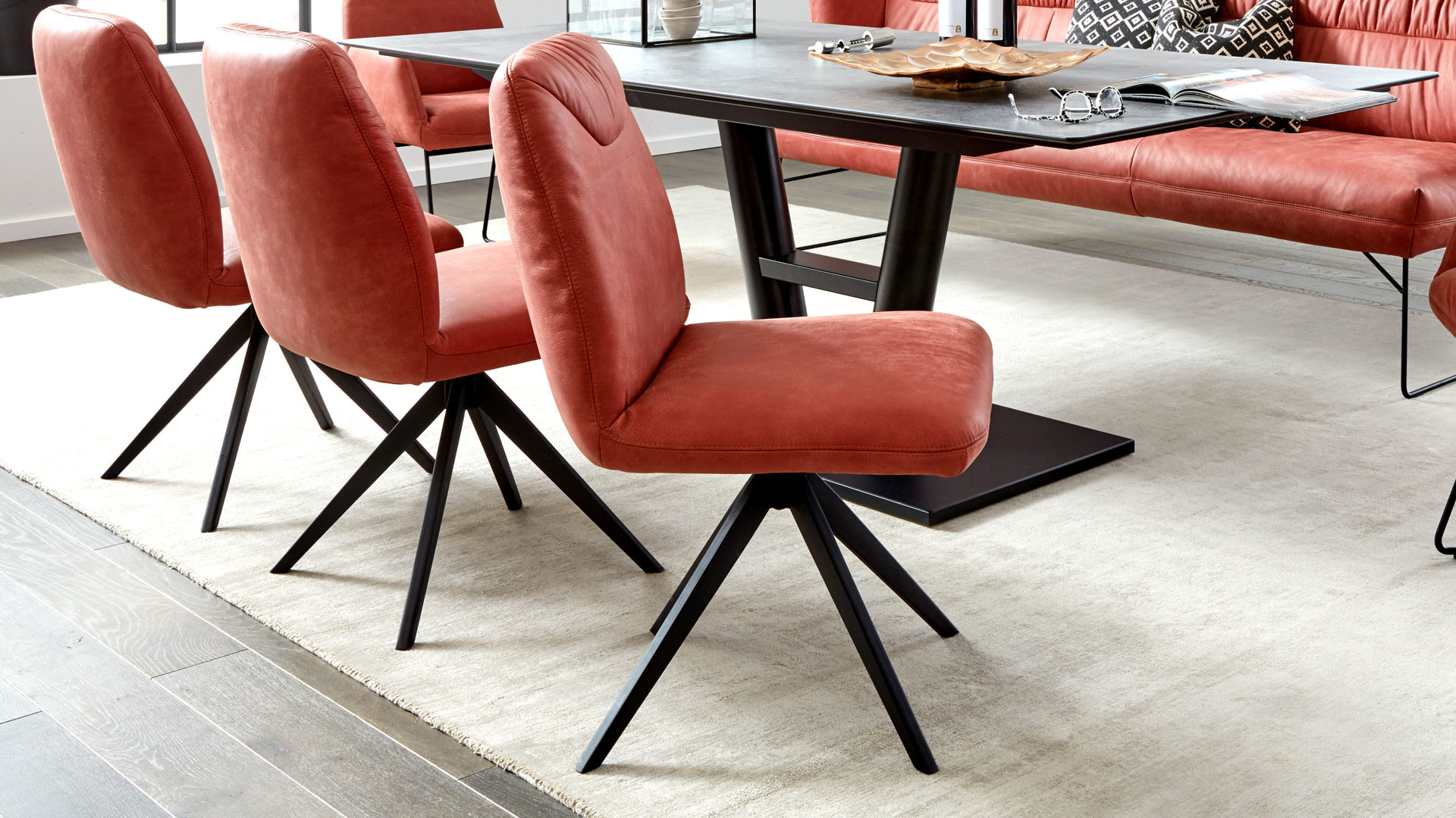 Polsterstuhl W.schillig | il aus Leder in Rot Interliving Esszimmer Serie 5501 – Lederstuhl rotes Leder Z78-15 blush & schwarzes Metall