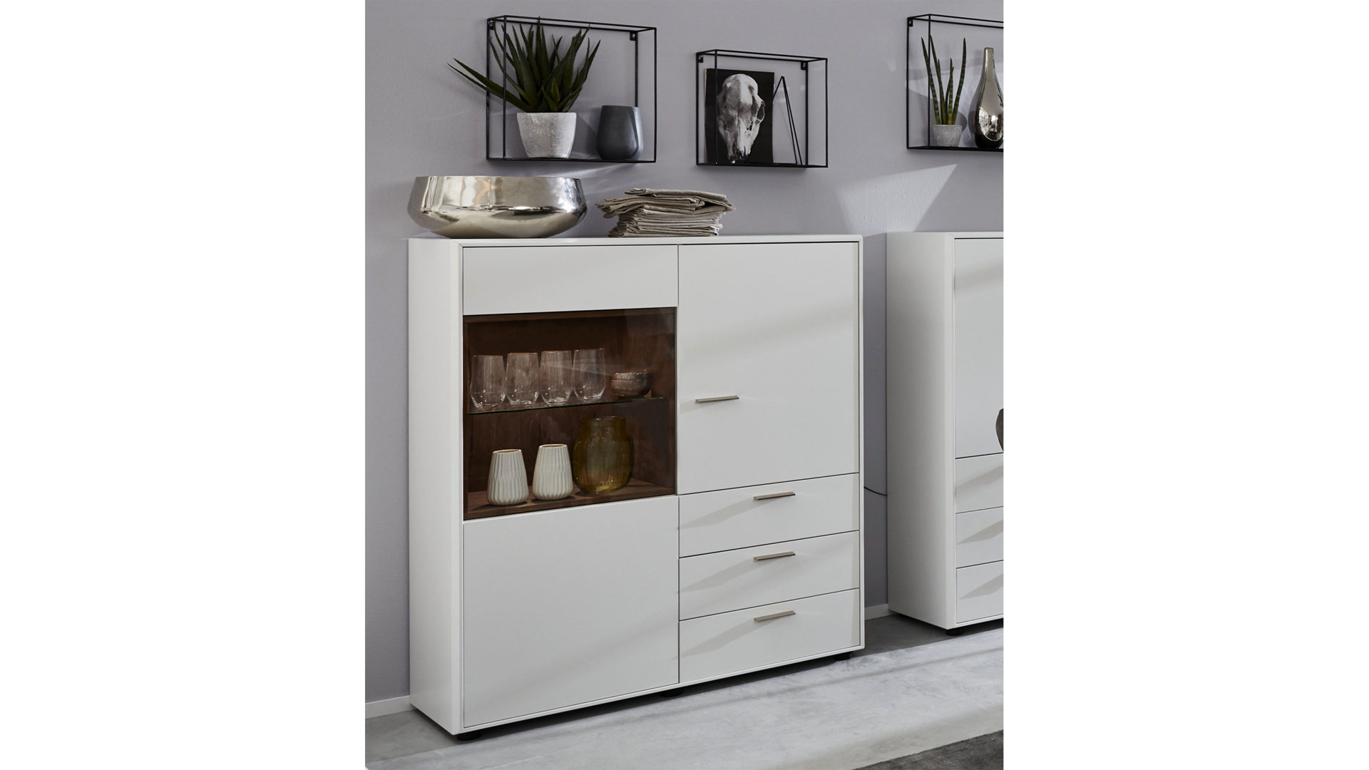 Highboard Die hausmarke | il aus Holz in Weiß Interliving Wohnzimmer Serie 2102 - Highboard 510540 dunkles Asteiche-Furnier & weißer Mattlack – drei Türen, drei Schubladen