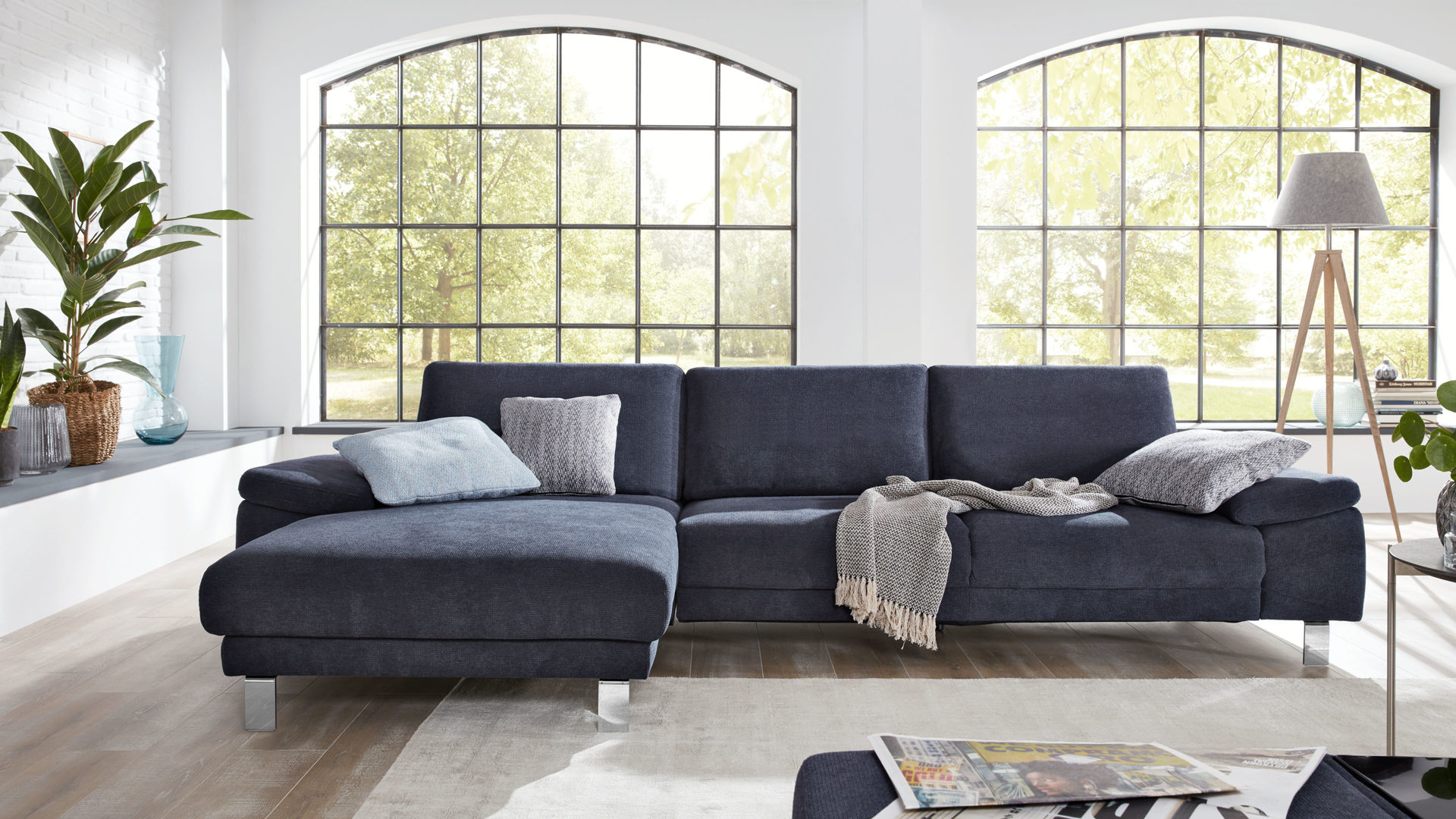Ecksofa Zehdenick | il aus Stoff in Blau Interliving Sofa Serie 4301 – Eckkombination marineblauer Bezug Belle & Metallfüße – Stellfläche ca. 162 x 295 cm