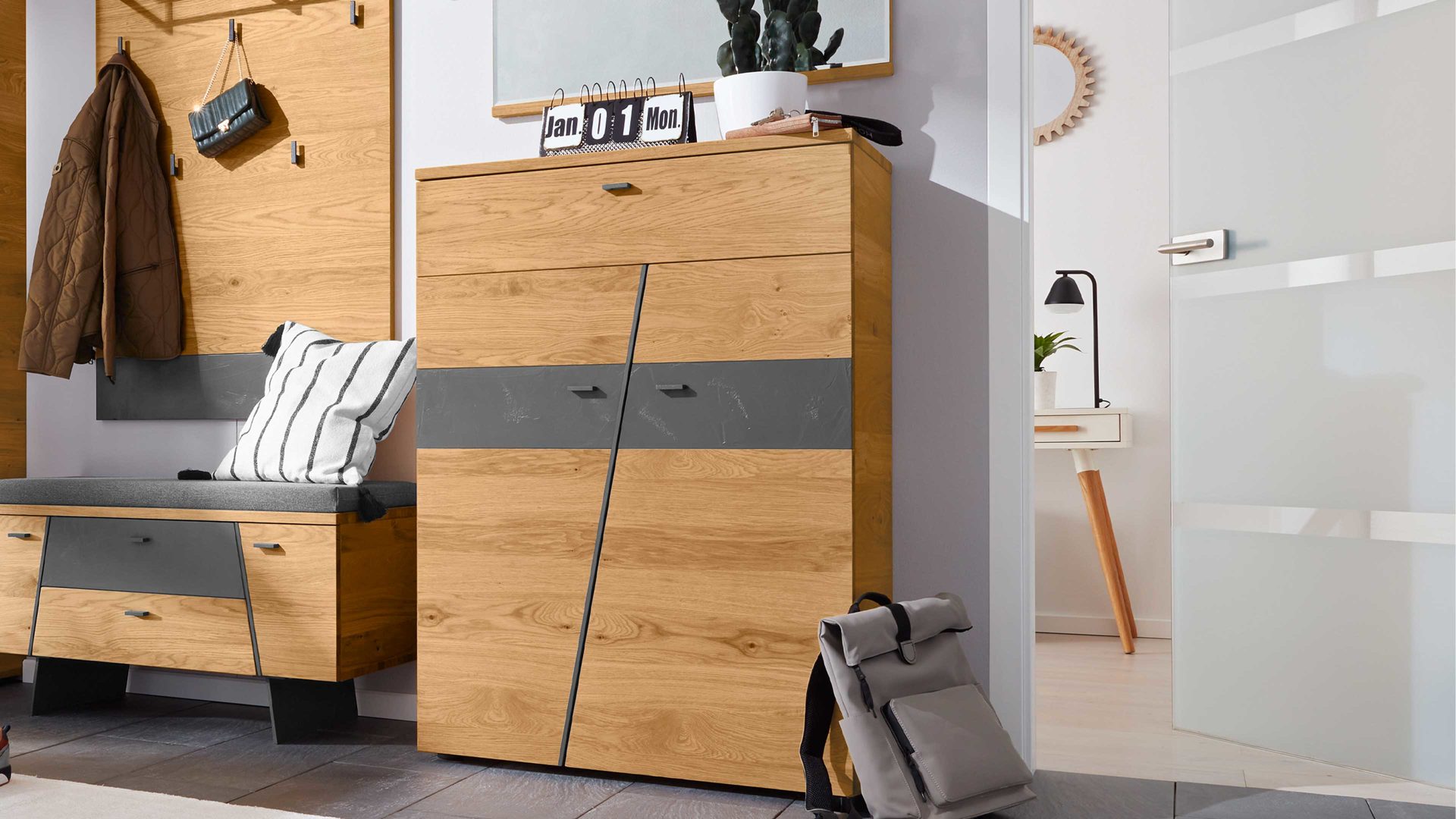 Schuhschrank Interliving aus Holz in Holzfarben Interliving Garderoben Serie 6008 - Schuhschrank 65 12 HH 10 Wildeiche & Beton Stone Grey - zwei Türen, eine Schublade
