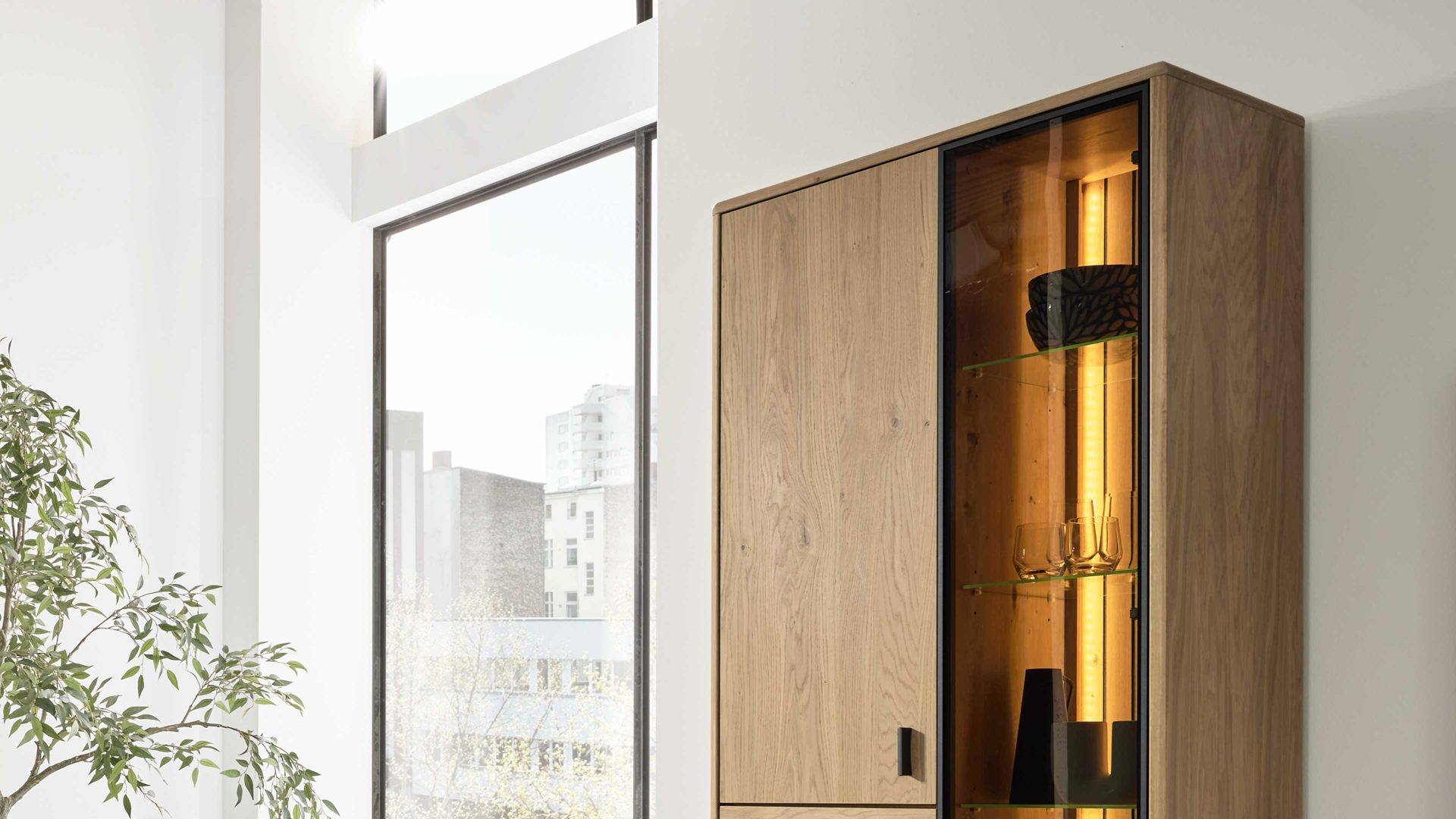 Möbelbeleuchtung Interliving aus Kunststoff in Weiß Interliving Wohnzimmer Serie 2024 - Rückwandbeleuchtung vierteilig - 21 Watt