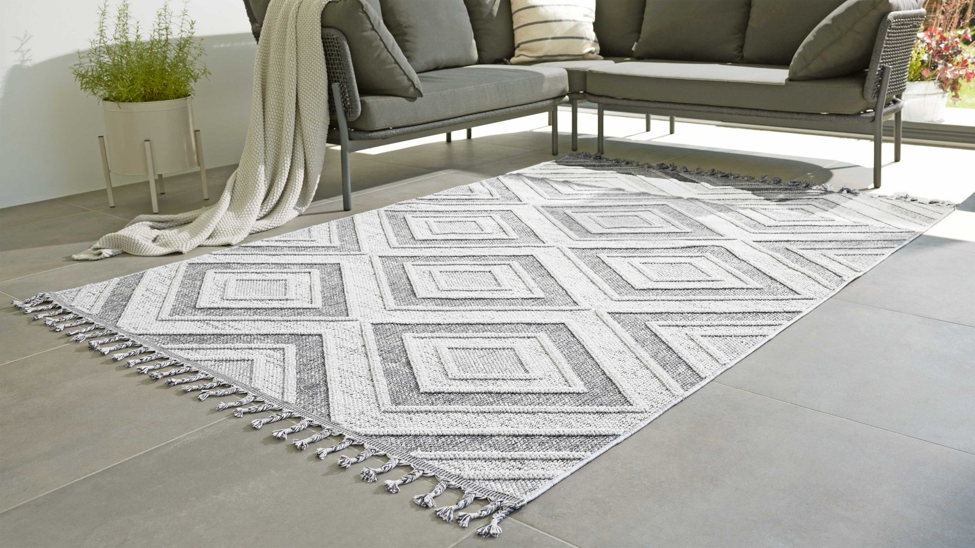 Outdoor-Teppich Interliving aus Kunstfaser in Grau Interliving Teppich Serie G-8010 - Outdoor-Teppich graues Rautenmuster - ca. 160 x 230 cm