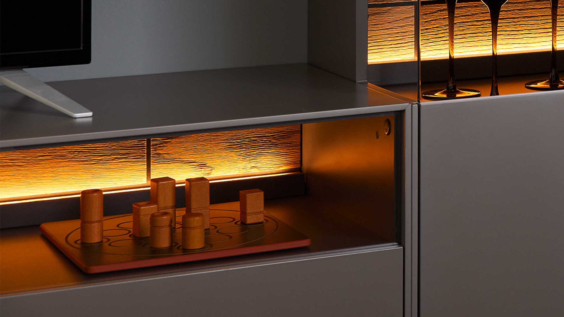 Möbelbeleuchtung Interliving aus Kunststoff in Weiß Interliving Wohnzimmer Serie 2030 - LED-Beleuchtung zweiteilig - ca. 95 cm