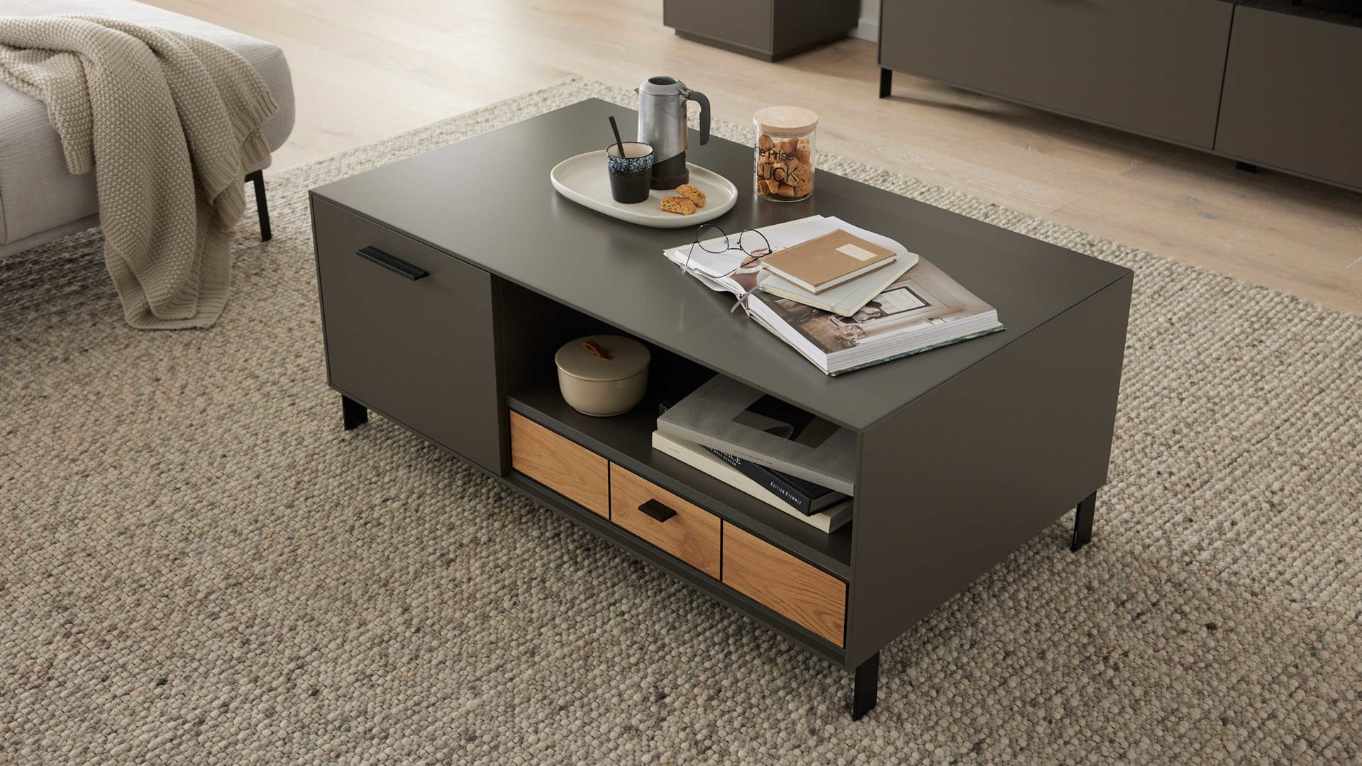 Couchtisch Interliving aus Holz in Dunkelgrau Interliving Wohnzimmer Serie 2030 - Couchtisch 02 Wolfram Grey & Spaltholz - zwei Türen, eine Schublade, ca. 110 x 60 cm