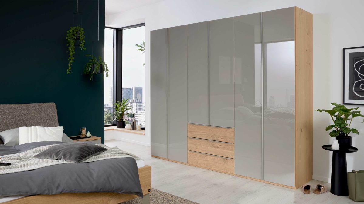 Kleiderschrank Interliving aus Holz in Holzfarben Interliving Schlafzimmer Serie 1210 – Kleiderschrank 98300 Taupe & Balkeniche - sechs Türen, Breite ca. 299 cm