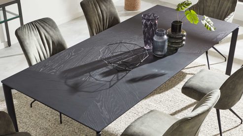 Tischgruppe Interliving aus Stoff in Silber Interliving Esszimmer Serie 5110 - Essgruppe mit Armlehnstühlen silberfarbener Bezug Calvin, ebenholzfarbene Holzfüße & mattschwarzes Eichefurnier