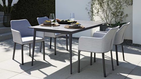 Gartenmöbel-Set Interliving aus Stoff in Grau Interliving Gartenmöbel Serie 7003 – Tischgruppe im Skandi Style hellgrauer Bezug Panama, HPL Beton & Aluminium