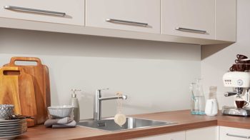 Einbauküche Interliving aus Holz in Beige Interliving Küche Serie 3005 mit privileg Einbaugeräten Sahara & Nussbaum – Stellfläche ca. 242 x 335 cm