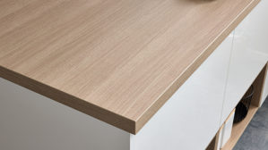 Einbauküche Interliving aus Holz in Weiß Interliving Küche Serie 3081 mit privileg Einbaugeräten Hochglanz Weiß & Natureiche - Stellfläche ca. 250 x 269 cm