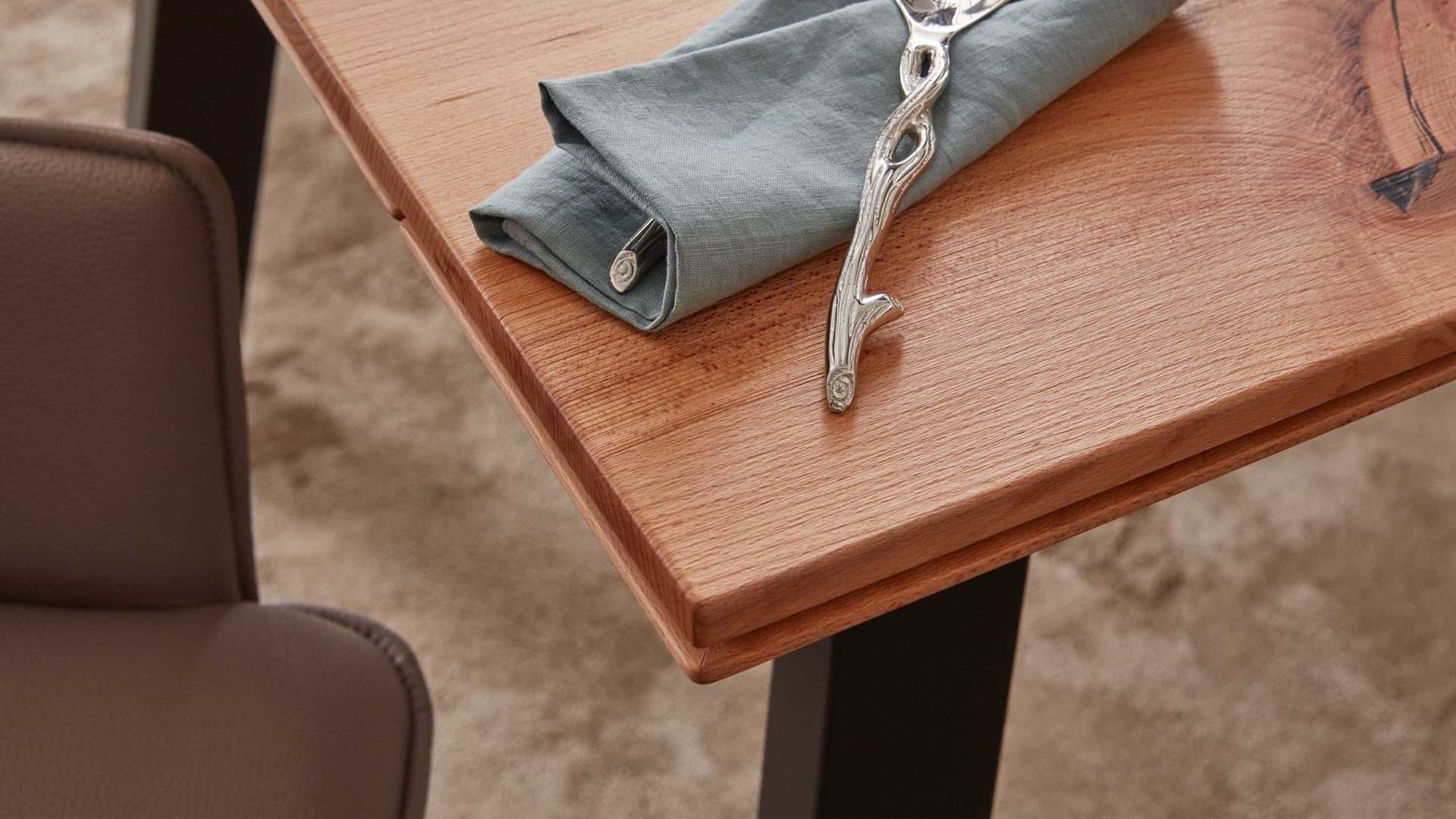 Auszugtisch Interliving aus Holz in Holzfarben Interliving Esszimmer Serie 5102 – Auszugtisch V513 Charakter-Kernbuche & schwarzes Eisen – ca. 220-270 x 100 cm