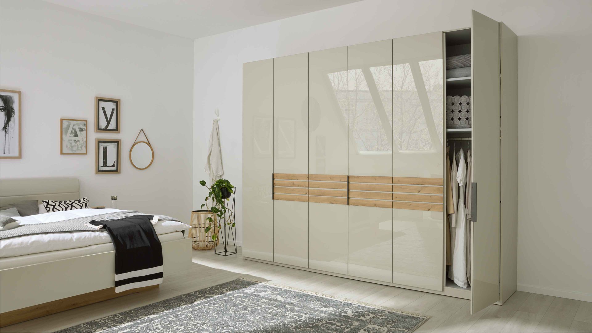 interliving schlafzimmer serie 1026 – kleiderschrank 341