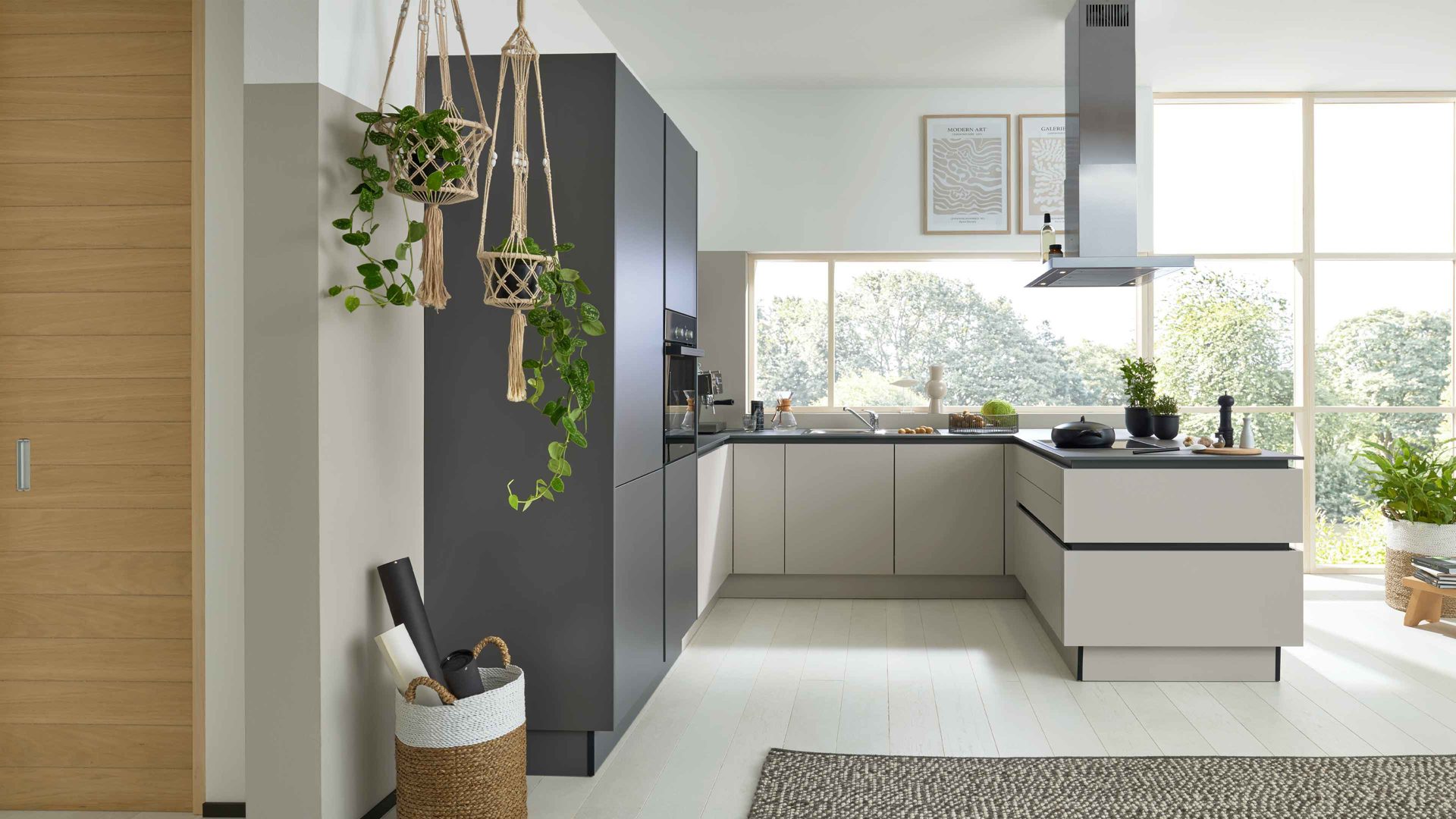 Einbauküche Interliving aus Holz in Grau Interliving Küche Serie 3060 mit Constructa Einbaugeräten Sahara & Quarzgrau - Stellfläche ca. 275 x 309 cm