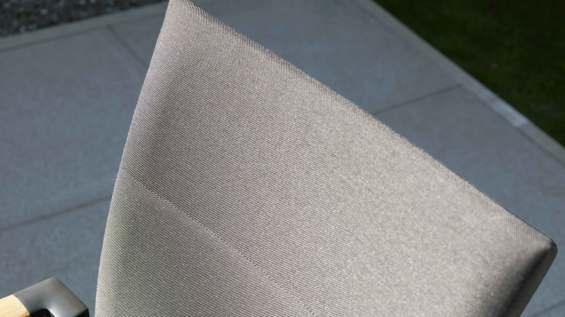 Gartenstuhl /-sessel Interliving aus Kunstfaser in Grau Interliving Gartenmöbel Serie 7001 – Hochlehnstuhl graues TEXTILENE® & anthrazitfarbenes Aluminium