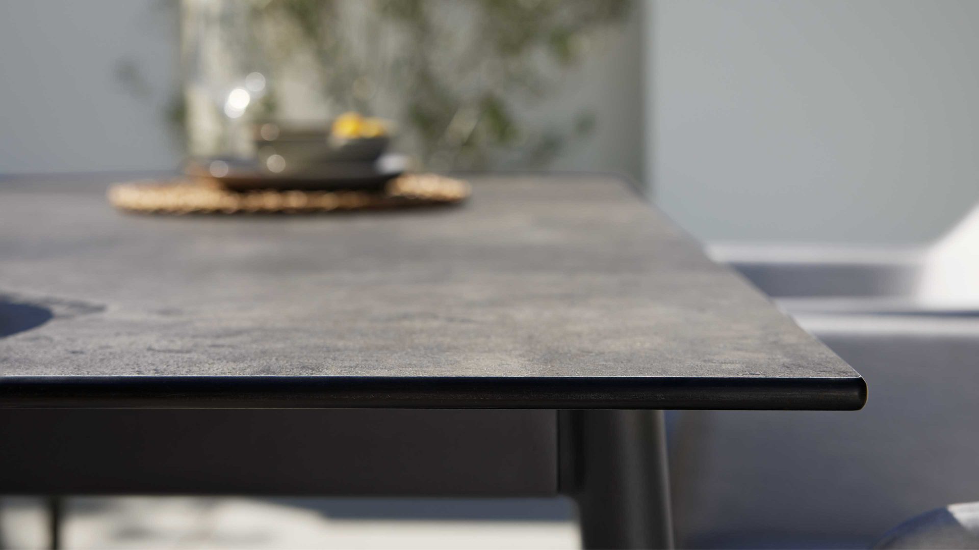 Gartentisch Interliving aus Holz in Grau Interliving Gartenmöbel Serie 7003 – Tisch G113-004-076 HPL Beton & Aluminium - ca. 160 x 95 cm