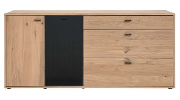 Sideboard Interliving aus Holz in Holzfarben Interliving Wohnzimmer Serie 2024 - Sideboard Eiche & Schwarzglas - zwei Türen, drei Schubladen
