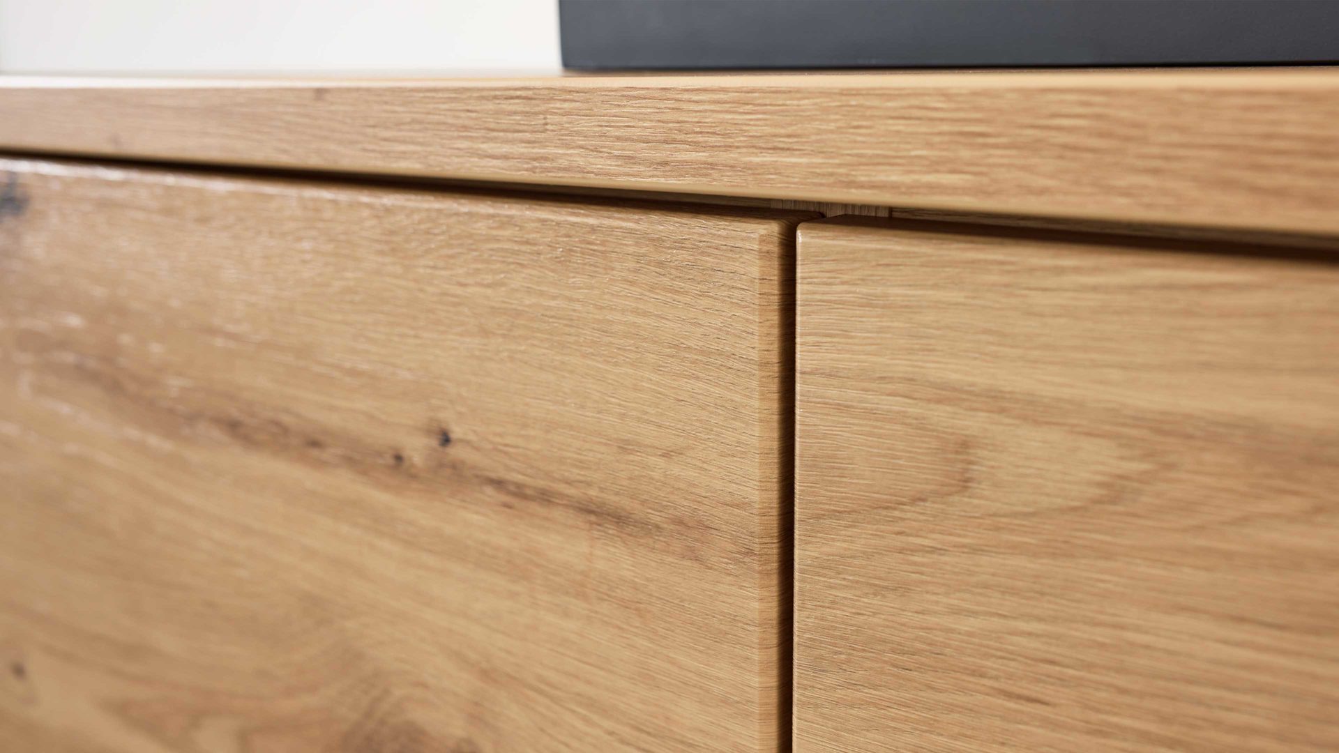 Highboard Interliving aus Holz in Holzfarben Hell Interliving Wohnzimmer Serie 2110 - Highboard 18070 Naturbuche - drei Türen, drei Schubladen, Breite ca. 180 cm