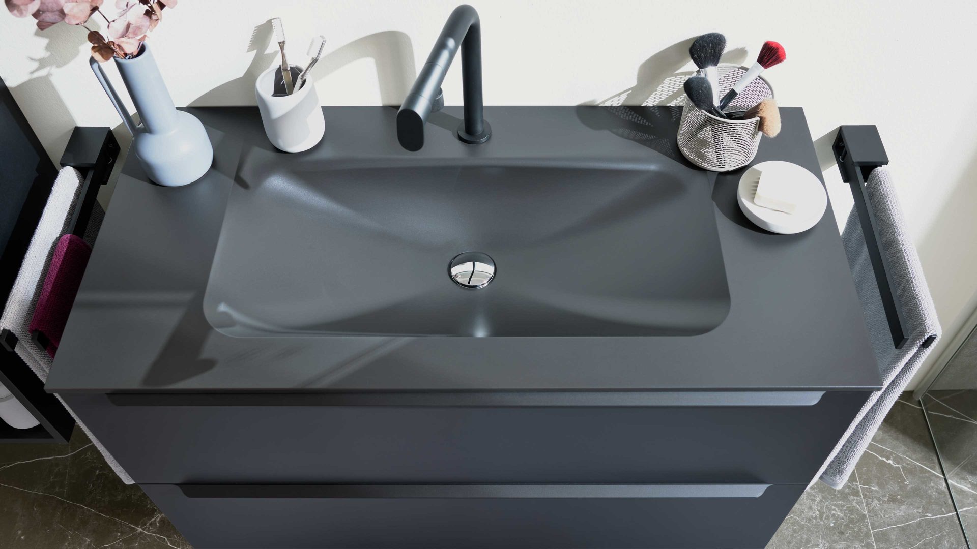 Badmöbel-Set Interliving aus Holz in Schwarz Interliving Bad Serie 7945 - Badkombination Graphitschwarz – fünfteilig