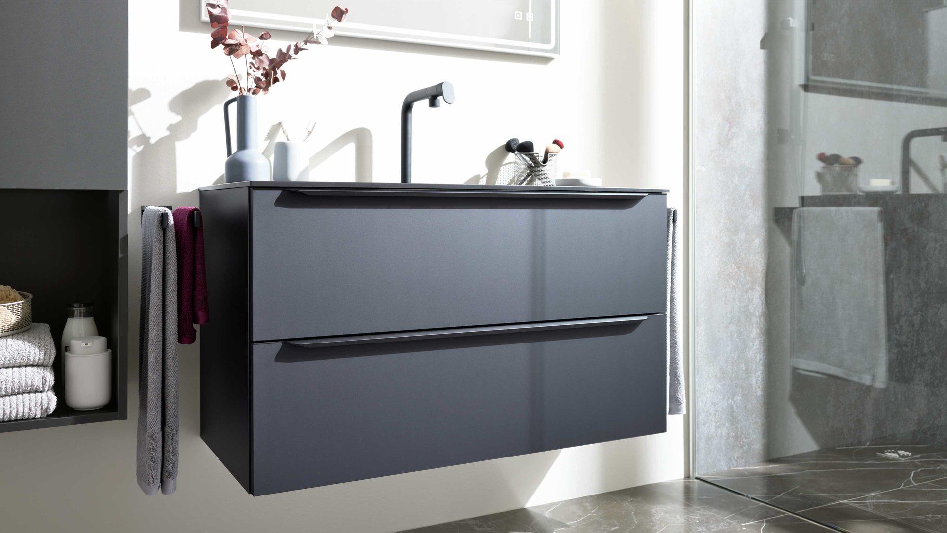 Badmöbel-Set Interliving aus Holz in Schwarz Interliving Bad Serie 7945 - Badkombination Graphitschwarz – fünfteilig