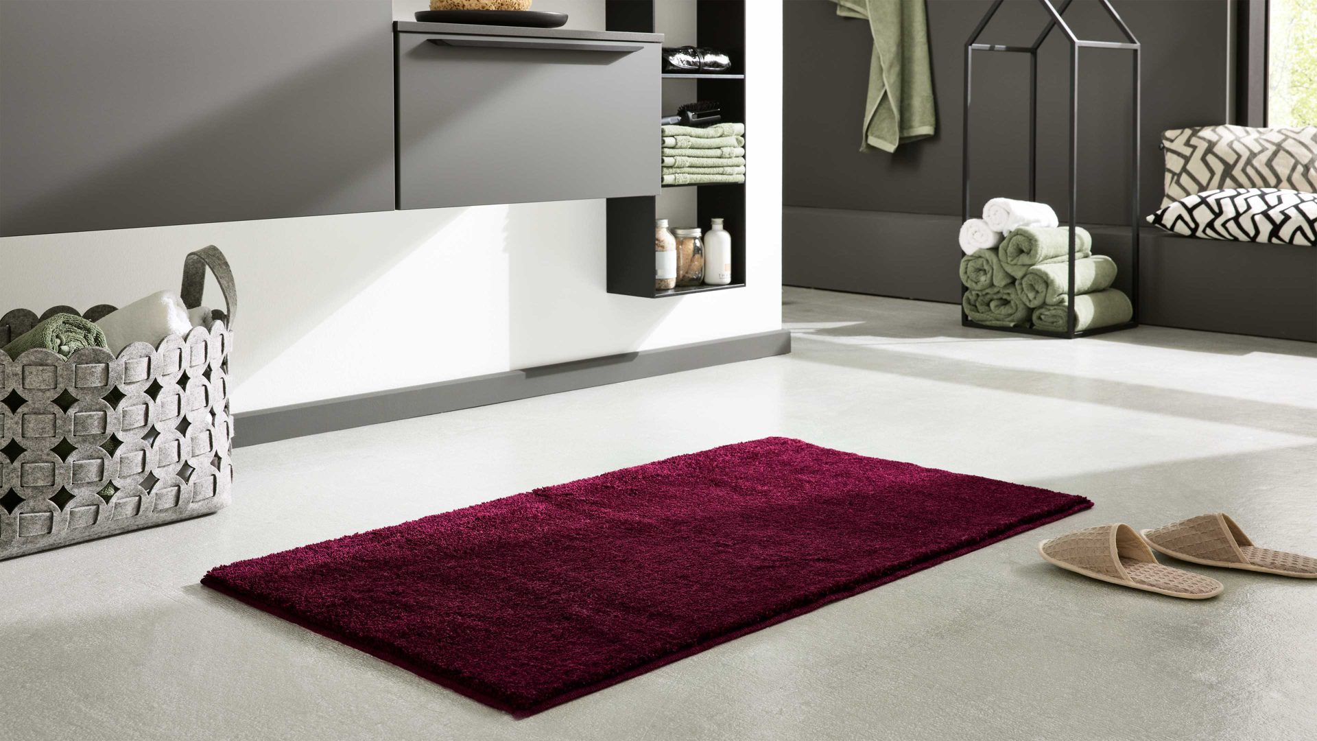 Badematte / Badeteppich Interliving aus Kunstfaser in Dunkelrot Interliving Badteppich Serie 9112 Beere - ca. 50 x 60 cm