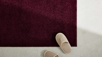 Badematte / Badeteppich Interliving aus Kunstfaser in Dunkelrot Interliving Badteppich Serie 9112 Beere - ca. 60 x 90 cm