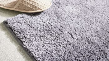 Badematte / Badeteppich Interliving aus Kunstfaser in Hellgrau Interliving Badteppich Serie 9112 Silber - ca. 65 x 115 cm