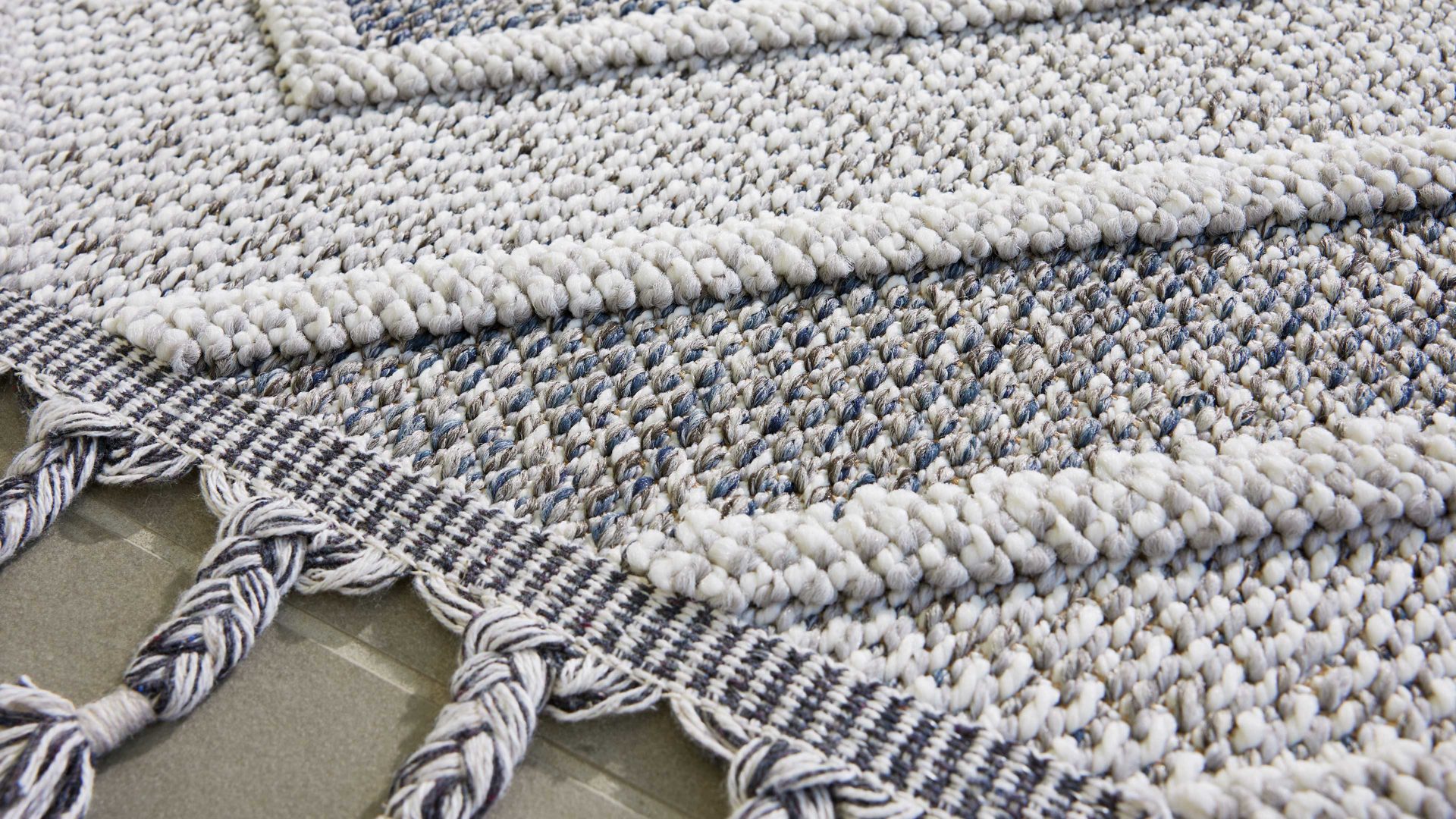 Outdoor-Teppich Interliving aus Kunstfaser in Grau Interliving Teppich Serie G-8010 - Outdoor-Teppich graues Rautenmuster - ca. 80 x 150 cm