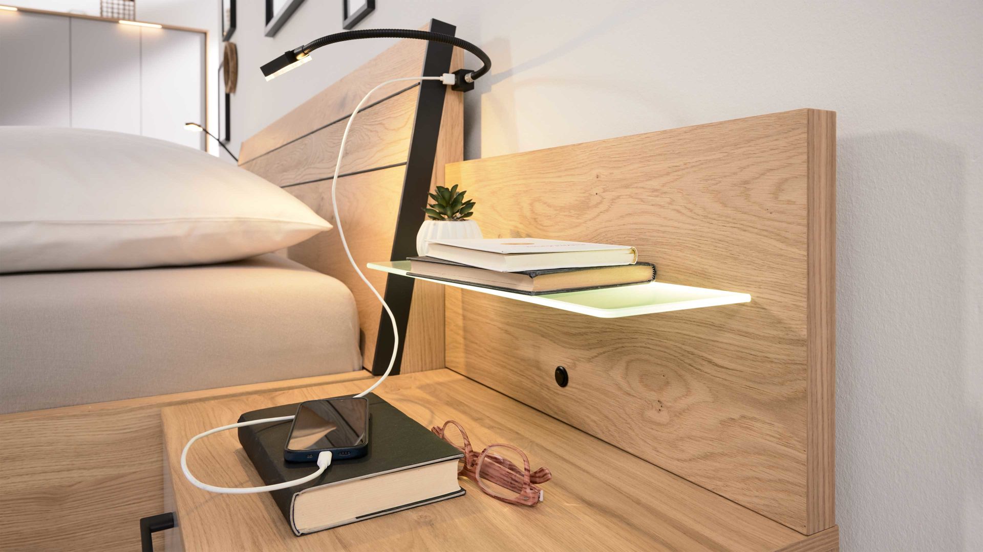 Möbelbeleuchtung Interliving aus Kunststoff in Weiß Interliving Kleiderschrank Serie 1207 – Glasbodenbeleuchtung 80029 für ca. 60 cm Breite