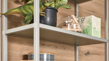 Einbauküche Interliving aus Holz in Grün Interliving Küche Serie 3074 - Hauswirtschaftsraumlösung Olive & Vulkaneiche – Stellfläche ca. 190 x 275 cm