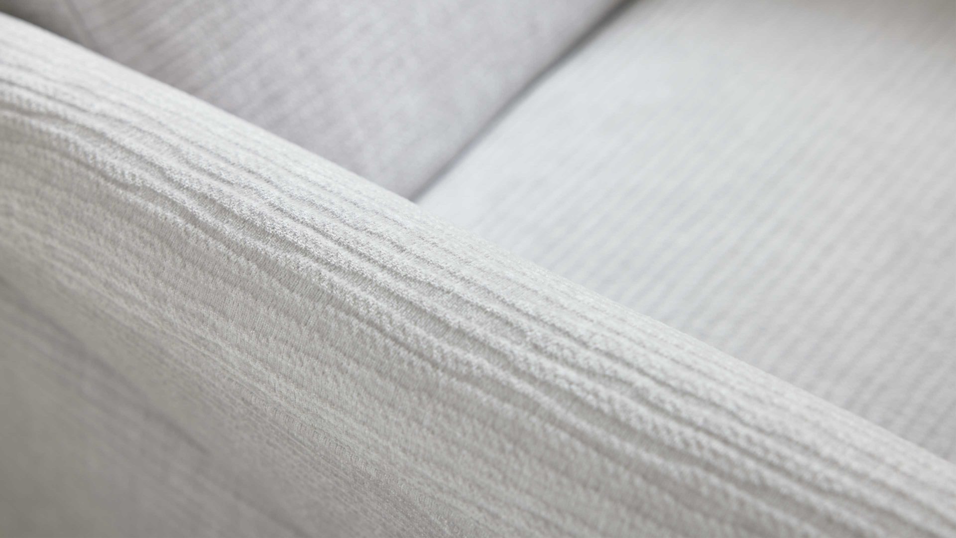 Relaxsessel Interliving aus Stoff in Hellgrau Interliving Sessel Serie 4530 silberfarbener Bezug Mara 9 & silberfarbener Sternfuß