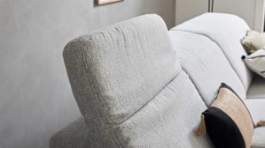 Ecksofa Interliving aus Stoff in Weiß Interliving Sofa Serie 4065 – Ecksofa ecrufarbener Webstoff Loft & schwarze Metallfüße – Stellfläche ca. 288 x 183 cm