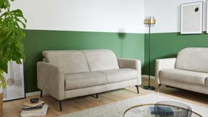 2,5-Sitzer Interliving aus Leder in Grau Interliving Sofa Serie 4065 – 2,5-Sitzer kieselfarbenes Leder Cloudy gravel & schwarze Metallfüße – Länge ca. 210 cm