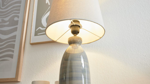 Tischleuchte Interliving aus Keramik in Grau Interliving Leuchten Serie 9346 - Tischlampe graue Keramik – Höhe ca. 49 cm