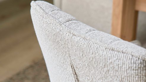 Tischgruppe Interliving aus Holz in Holzfarben Interliving Esszimmer Serie 5102 – Essgruppe im Skandi-Style Eiche Bianco & leinenfarbener Jacquard Lodge L07 - siebenteilig