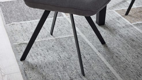 Polsterstuhl Interliving aus Stoff in Grau Interliving Esszimmer Serie 5102 – Polsterstuhl kieselfarbener Webstoff Tirol 489 & schwarzes Eisen