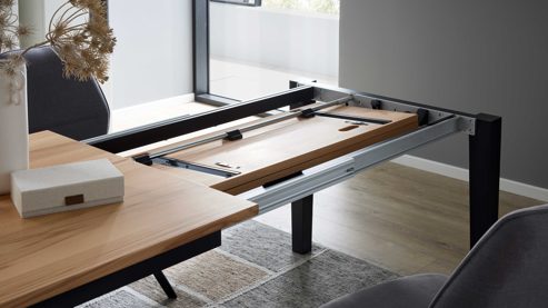 Auszugtisch Interliving aus Holz in Schwarz Interliving Esszimmer Serie 5102 – Auszugtisch V933 Kernbuche & Mattschwarz - ca. 140 - 240 x 90 cm