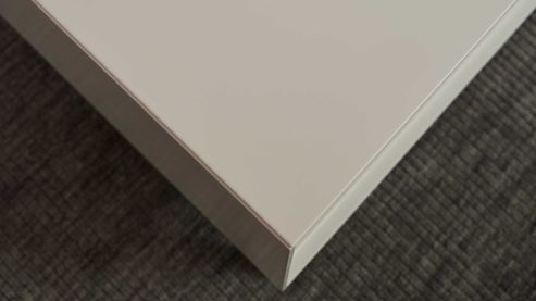 Couchtisch Interliving aus Holz in Weiß Interliving Wohnzimmer Serie 2030 PLUS - Couchtisch Sahara Creme & Granitfurnier - zwei Türen, eine Schublade, ca. 110 x 60 cm