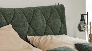 Boxspringbett Interliving aus Stoff in Grün Interliving Boxspringbett Serie 1420 moosgrüne Chenille Toni & schwarze Holzfüße - Liegefläche ca. 180 x 200 cm