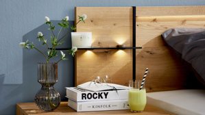 Möbelbeleuchtung Interliving aus Holz in Holzfarben Interliving Schlafzimmer Serie 1034 – Bettgestell mit Nachtkonsolen und Beleuchtung champagnerfarbenes Glas & Eiche Bianco - Liegefläche ca. 180 x 200 cm