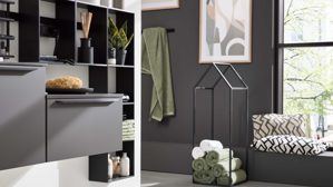 Badmöbel-Set Interliving aus Holz in Grau Interliving Bad Serie 7317 - Badmöbel-Set mit viel Zubehör Schiefergrau